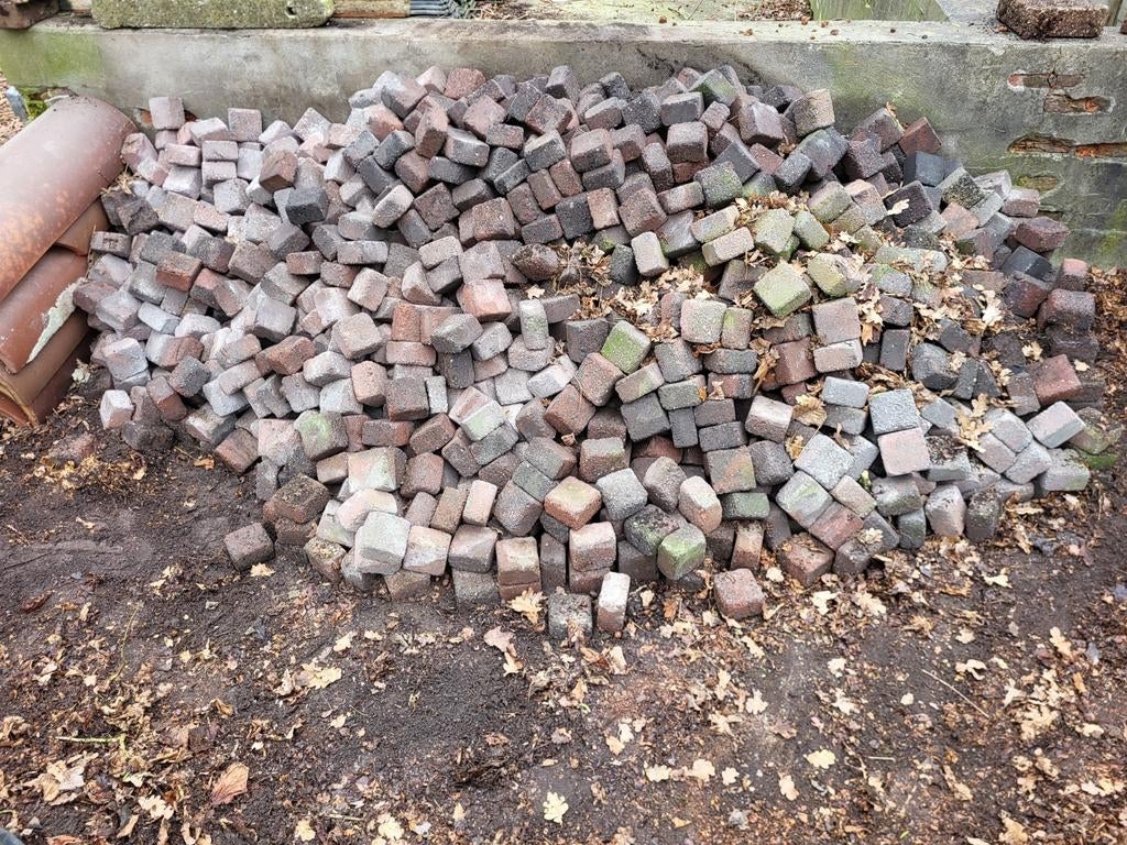 Gratis 7 a 8 m2 trommelsteen / kinderkopjes/ trambour, Ophalen, Zo goed als nieuw, Beton, Klinkers