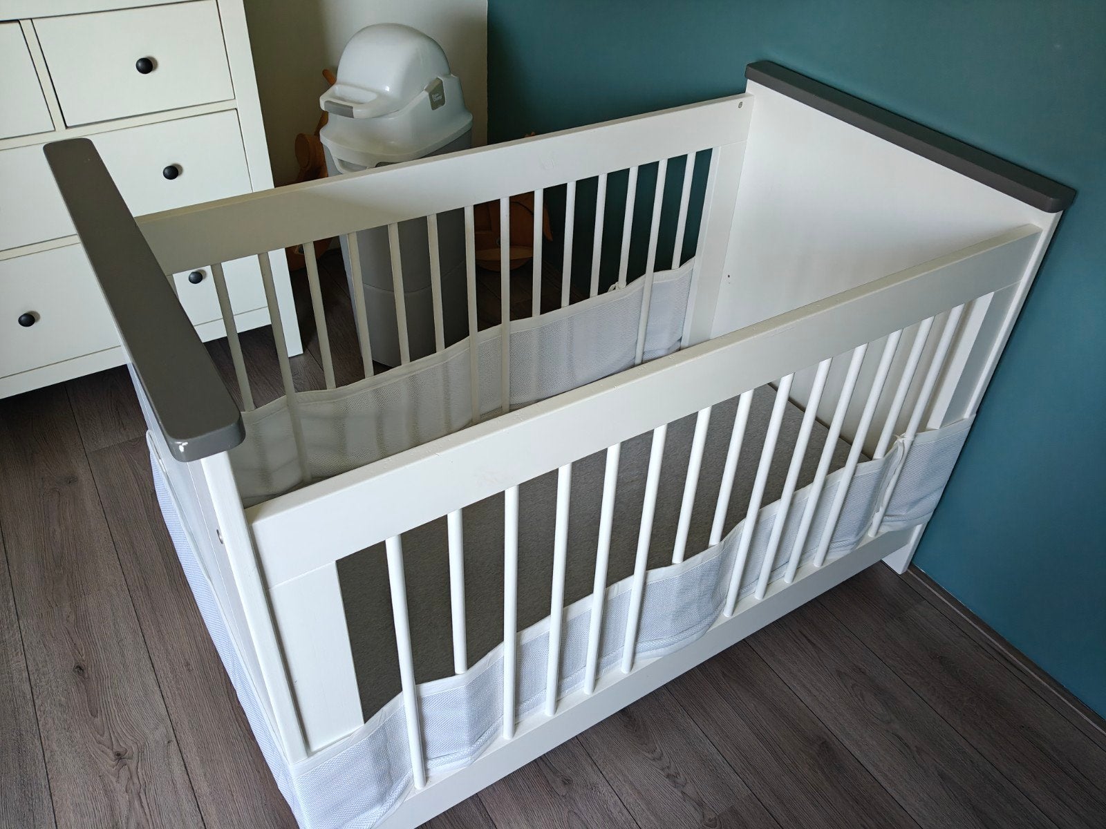 Complete babykamer set: ledikant, commode, kasten, wandplank, Ophalen, Gebruikt, Jongetje of Meisje