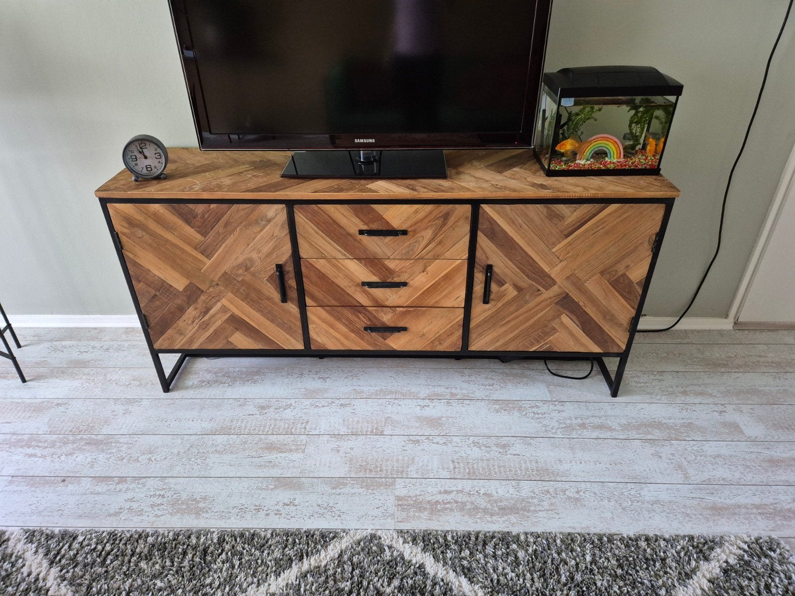Dressoir met visgraatmotief en metalen frame, Gebruikt, Industrieel, Modern, Visgraat, 150 tot 200 cm, Minder dan 100 cm