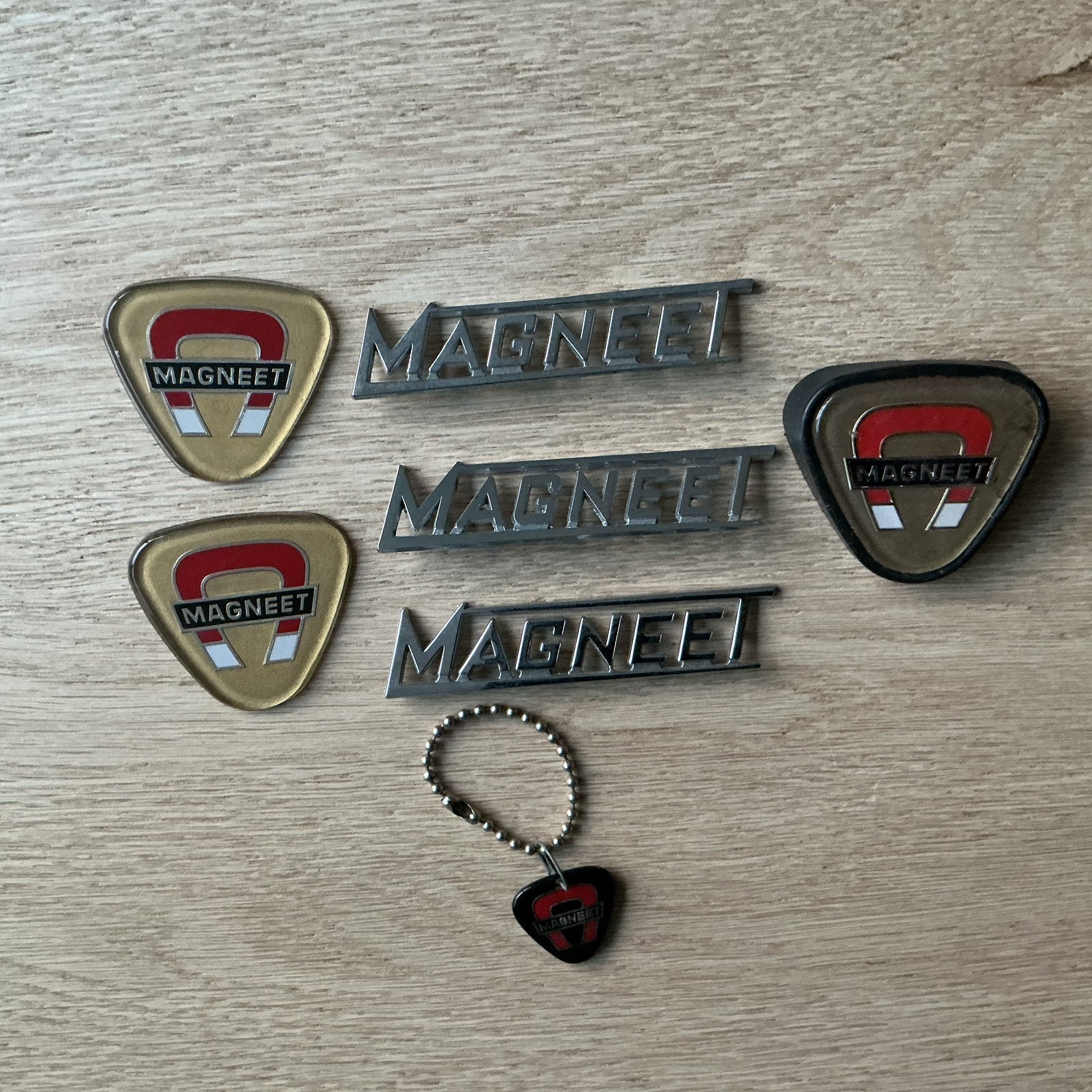 NOS MAGNEET EMBLEMEN / LOGO,S EN OOK ZELDZAME SLEUTELHANGER, Ophalen of Verzenden, Nieuw, Tank, Overige merken