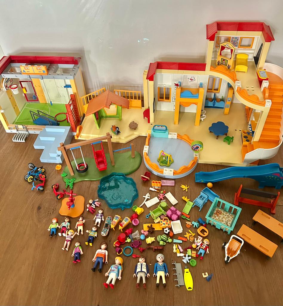 Playmobil kinderdagverblijf school gymzaal speeltuin, Kinderen en Baby's, Speelgoed | Playmobil, Ophalen of Verzenden, Zo goed als nieuw