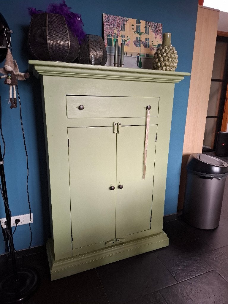 Smalle hoge kast, Ophalen