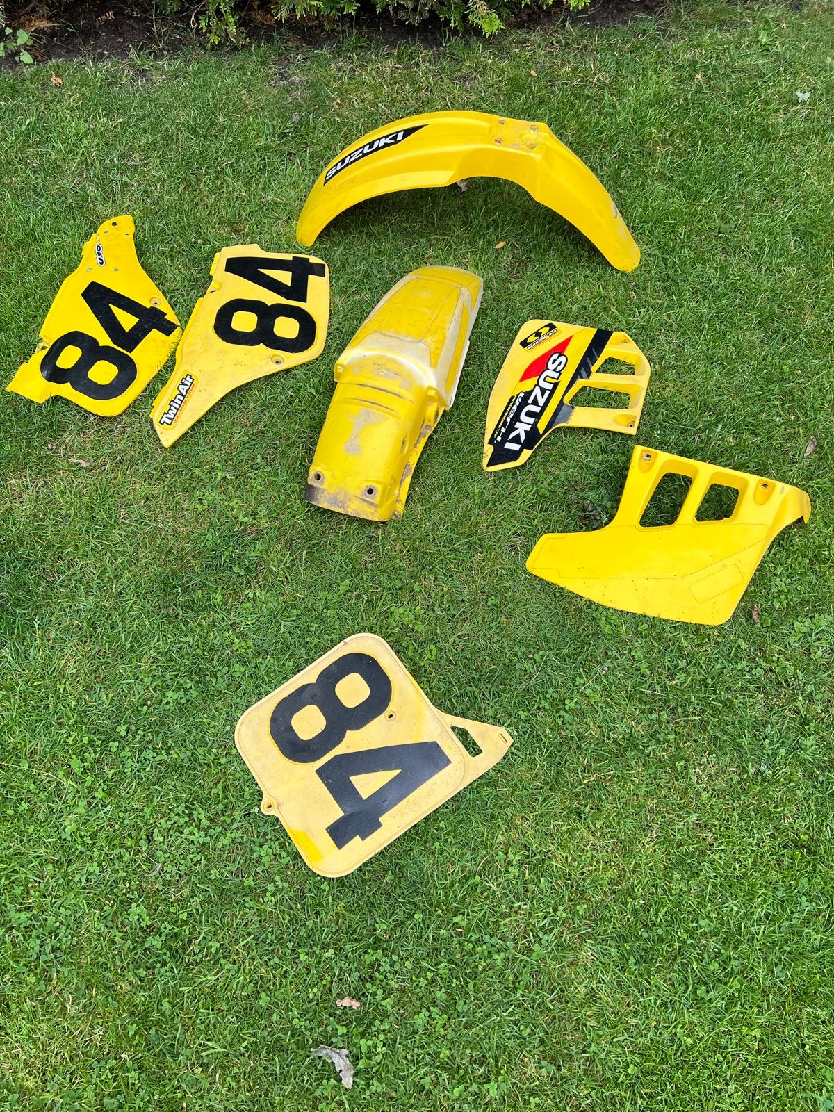 Suzuki crossmotor kappen set - Geel, nummer 84, Ophalen of Verzenden, Gebruikt