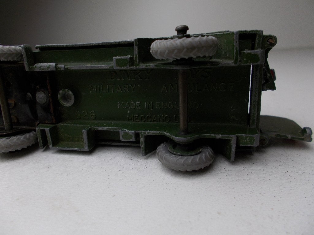 1956 Dinky Toys 626 MILITARY AMBULANCE (Opknapper) -H-., Ophalen of Verzenden, Gebruikt, Bus of Vrachtwagen, Dinky Toys
