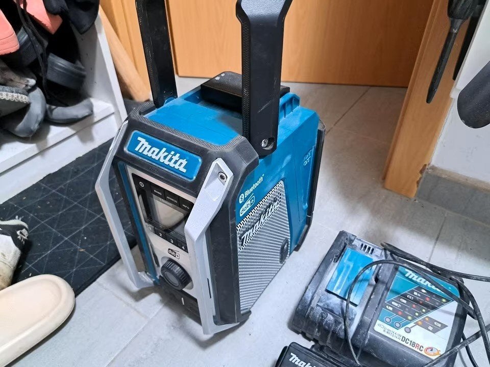 Gezocht Makita DMR 115 bouwradio incl. accu!., Audio, Tv en Foto, Radio's, Ophalen of Verzenden, Zo goed als nieuw, Bouwradio