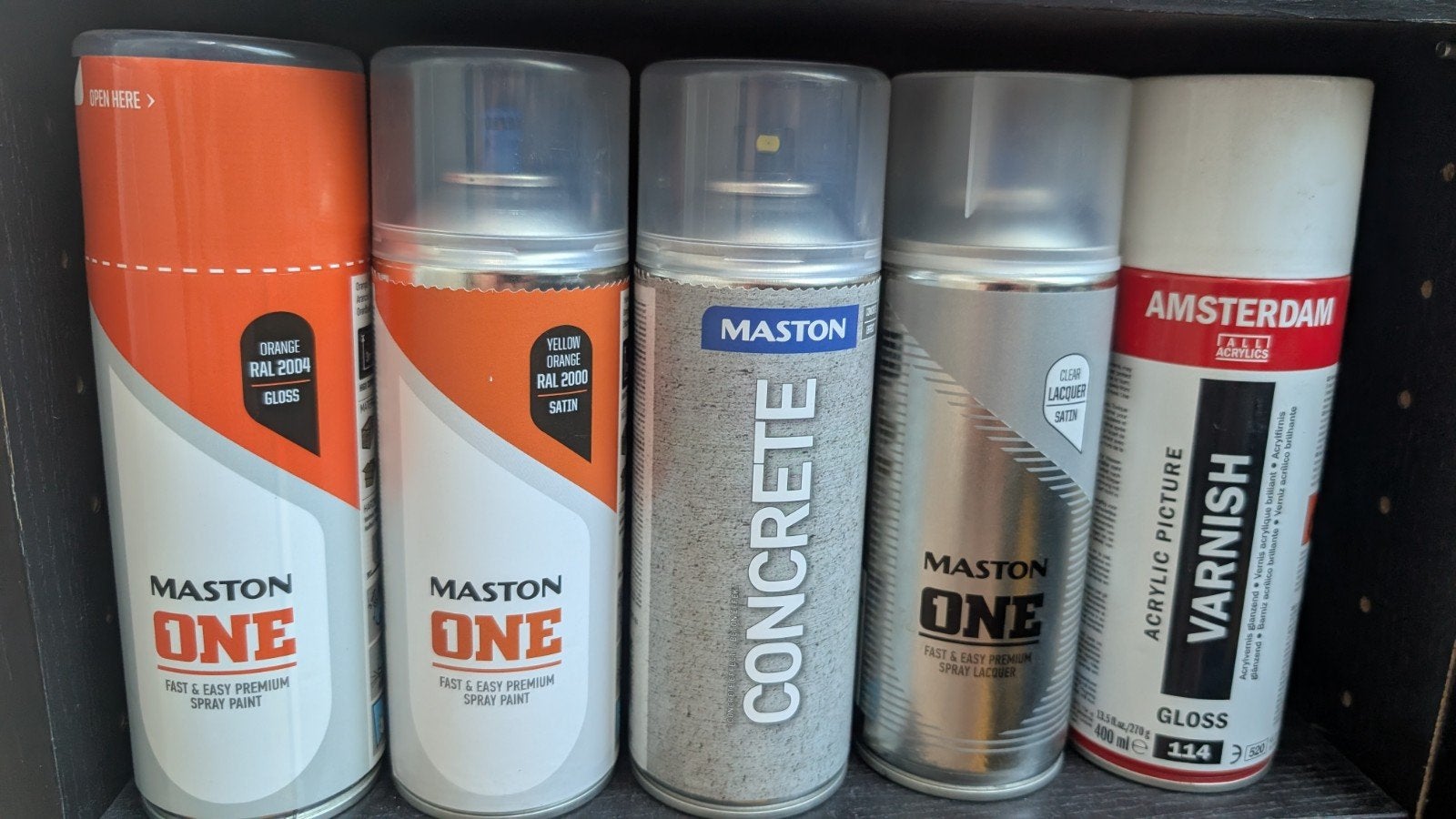 17 spuitbussen verf, lak en primer, Gebruikt, Overige kleuren, Ophalen of Verzenden, Verf