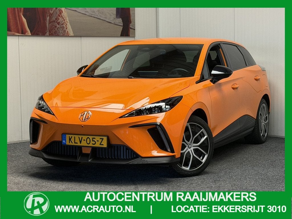 MG MG4 ELECTRIC LUXURY LONG RANGE 204 PK 64 KWH FABRIEKGARAN, Auto's, MG, Automaat, Gebruikt, Zwart, Origineel Nederlands