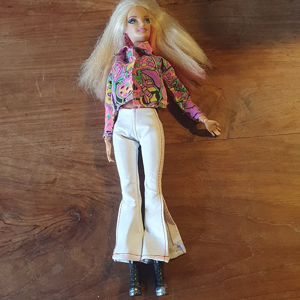 Foto 2 van Barbie poppen