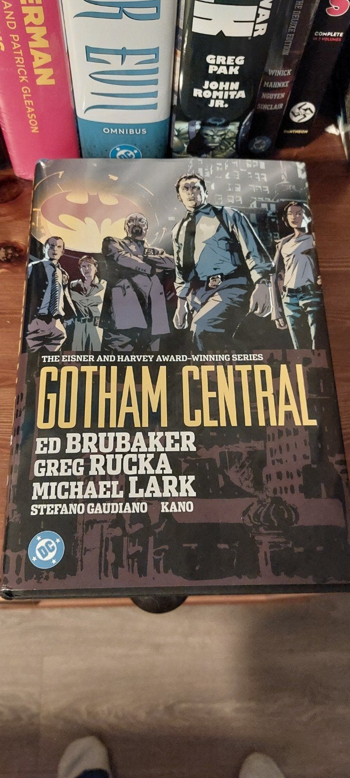 Gotham Central Omnibus, Boeken, Strips | Comics, Amerika, Complete serie of reeks, Ophalen of Verzenden, Zo goed als nieuw