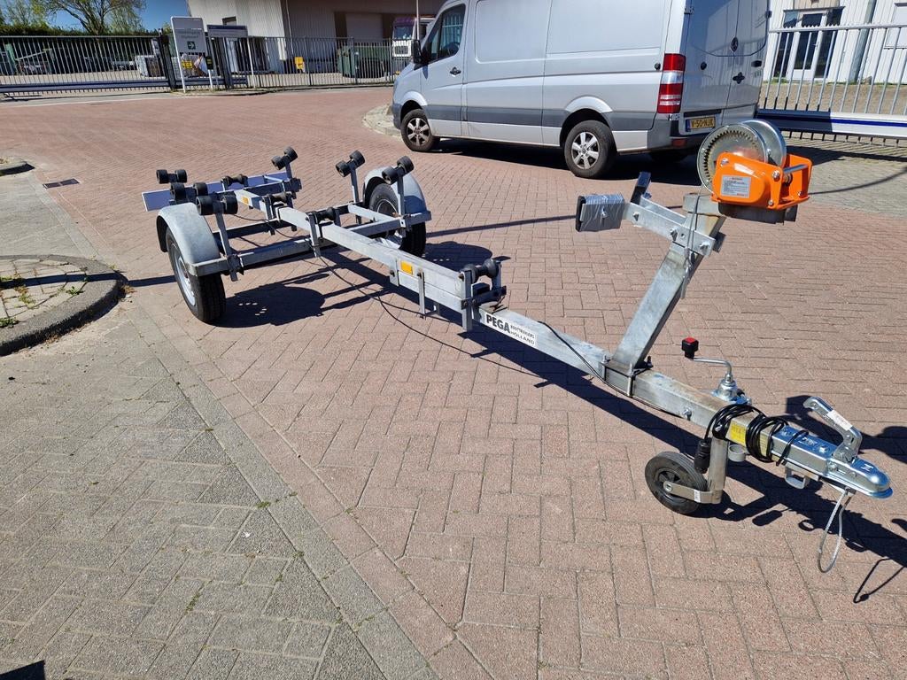 Pega kanteltrailer met een 750KG as  !!!