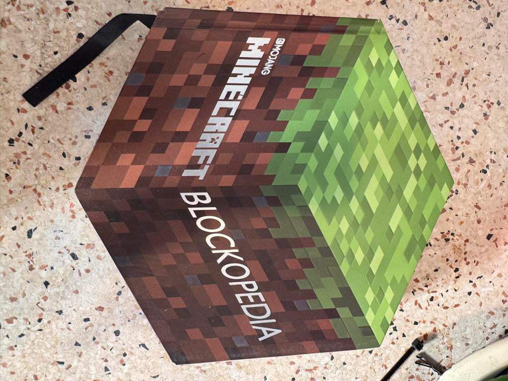 Minecraft Blockopedia - Het complete Minecraft naslagwerk, Boeken, Ophalen of Verzenden, Zo goed als nieuw, Non-fictie