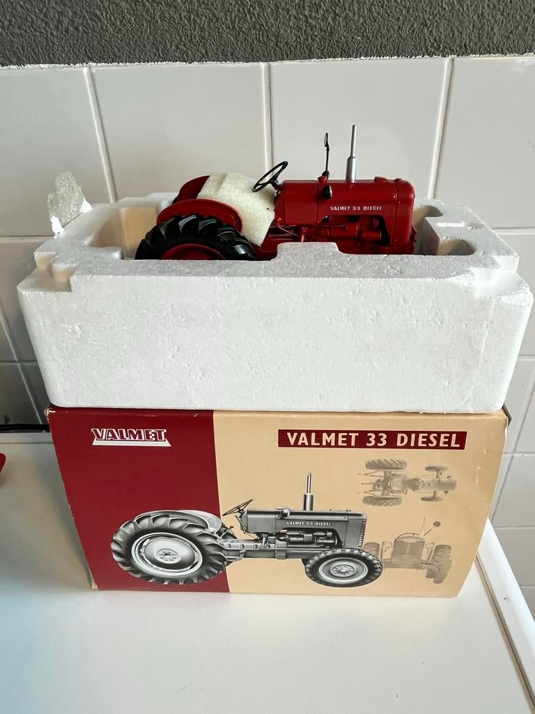 Valmet 33 1/16 UH Tractor Model, Overige merken, Ophalen of Verzenden, Zo goed als nieuw, Groter dan 1:32