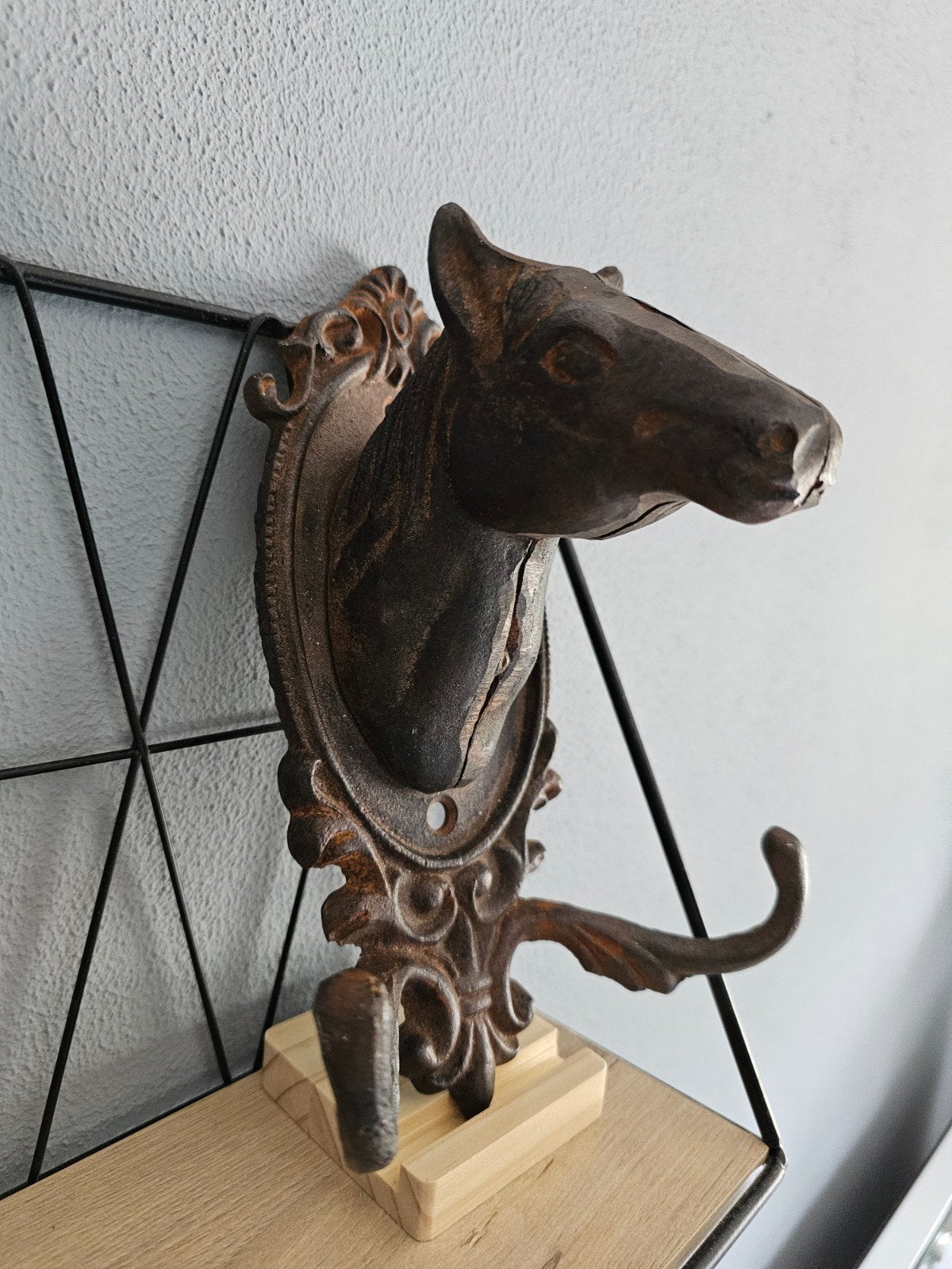 Antieke gietijzeren kapstokhaak paardenhoofd, Gebruikt, Wandhaken, Ophalen of Verzenden, Minder dan 100 cm