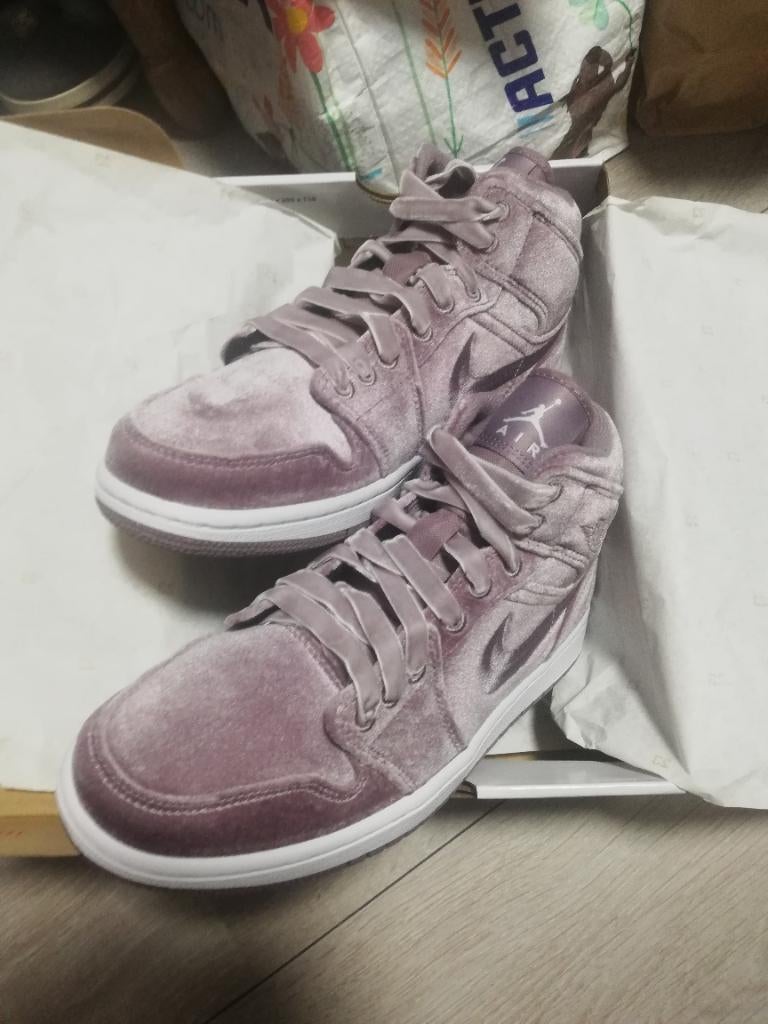 Nike Air Jordan 1 Mid SE Purple Velvet NIEUW, Kleding | Dames, Schoenen, Overige kleuren, Nike, Nieuw, Ophalen of Verzenden