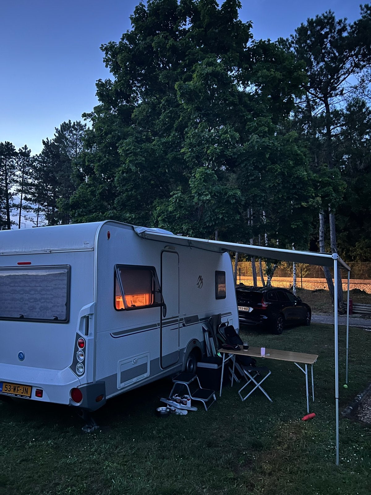 Knaus 450 FU sport caravan, airco, mover, luifel, voortent., Rondzit, Frans bed, 4 tot 5 meter, Knaus