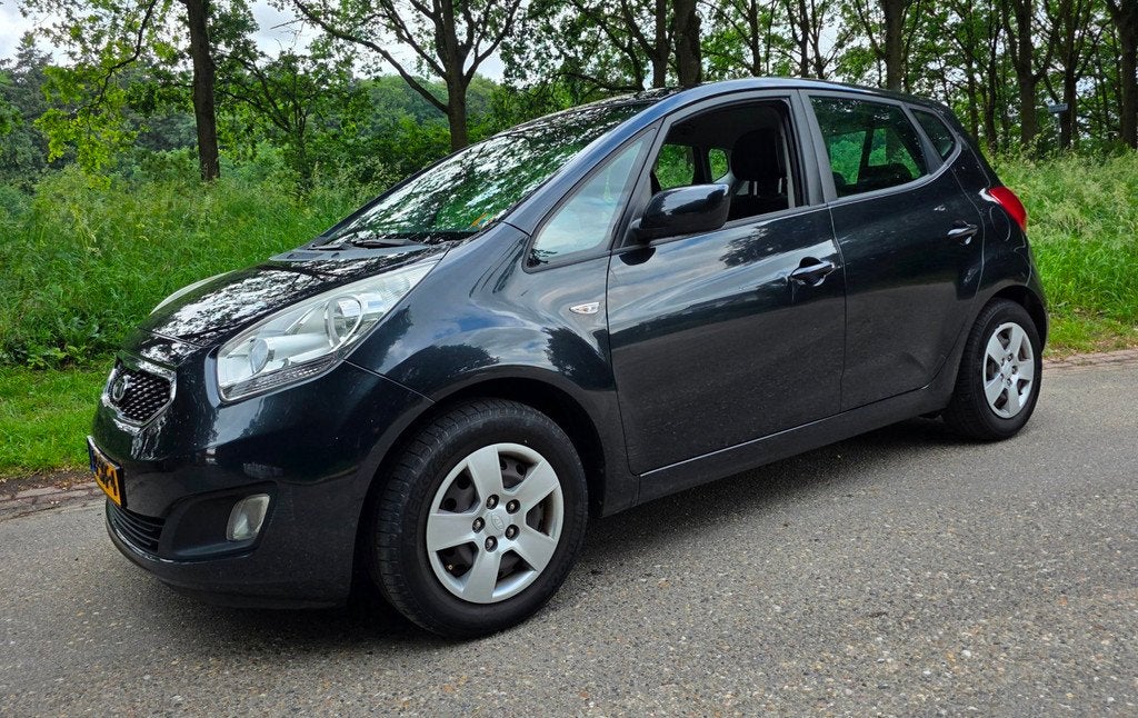Kia Venga 1.4 CVVT Airco Navigatie NL Auto APK 02-06-2027, Auto's, Voorwielaandrijving, Euro 5, Gebruikt, 4 cilinders