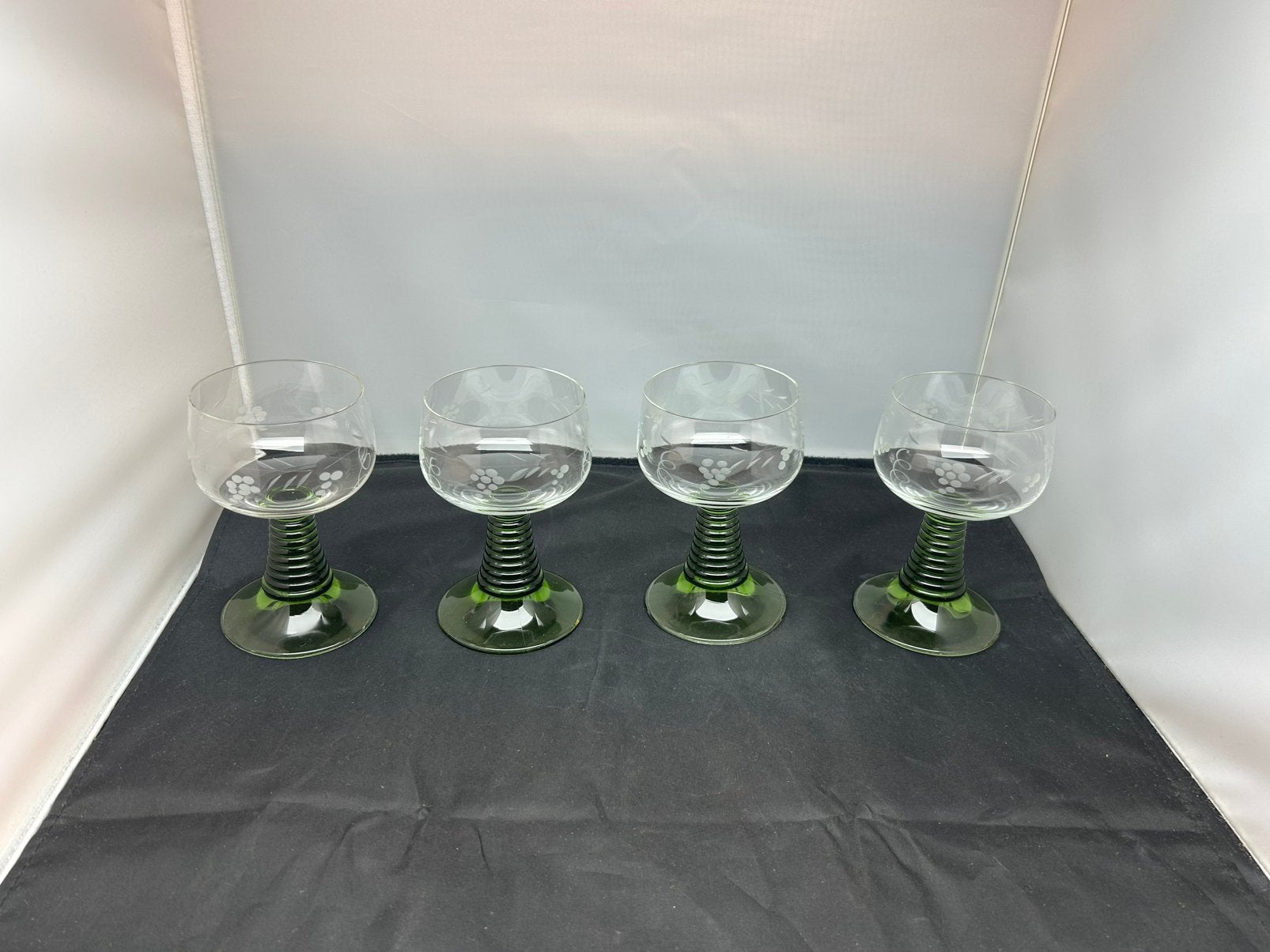 4 Vintage Luminarc Roemer Glazen Groene Voet Druif - 13cm, Huis en Inrichting, Ophalen, Glas of Glazen, Vintage, Glas