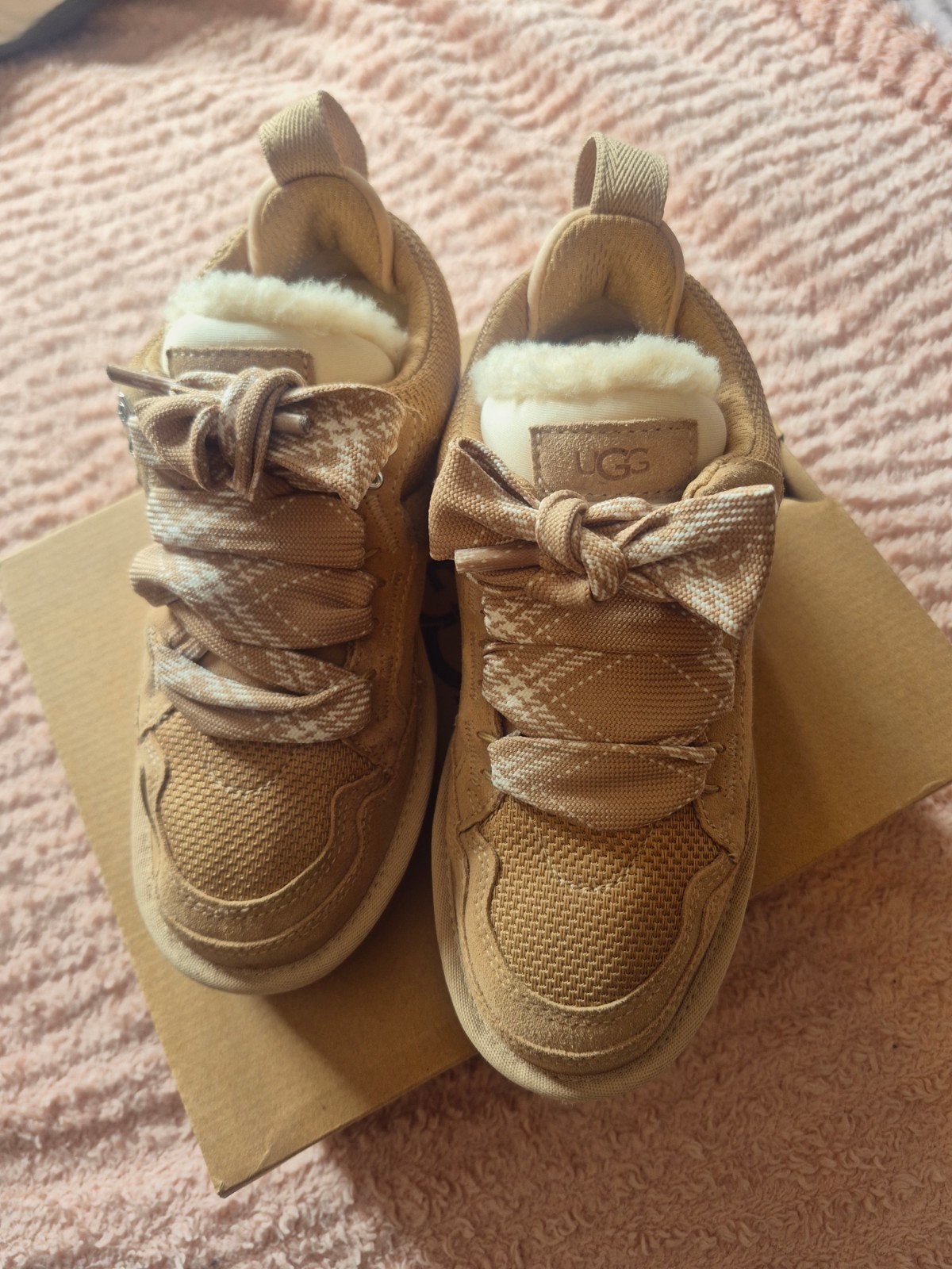 Ugg sneakers perfect voor de herfst en winter!, UGG, Beige, Nieuw, Ophalen of Verzenden