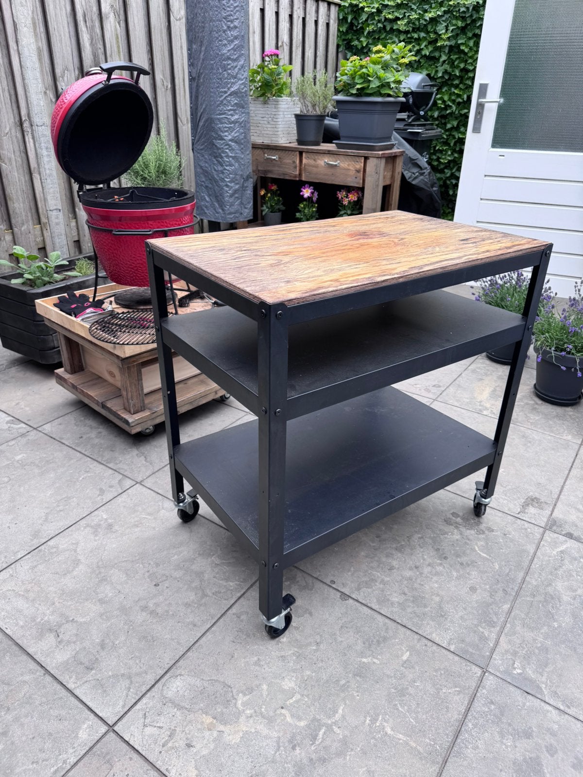 verrijdbare trolley oa als werkbank of bbq zoals Weber etc, Ophalen, Gebruikt