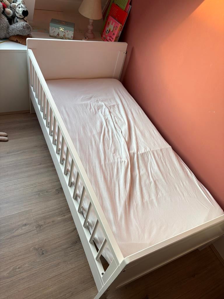 Wit kinderbed petit amelie met extra reling (mist 1 schroef), Ophalen, 70 tot 85 cm, 140 tot 160 cm, Zo goed als nieuw