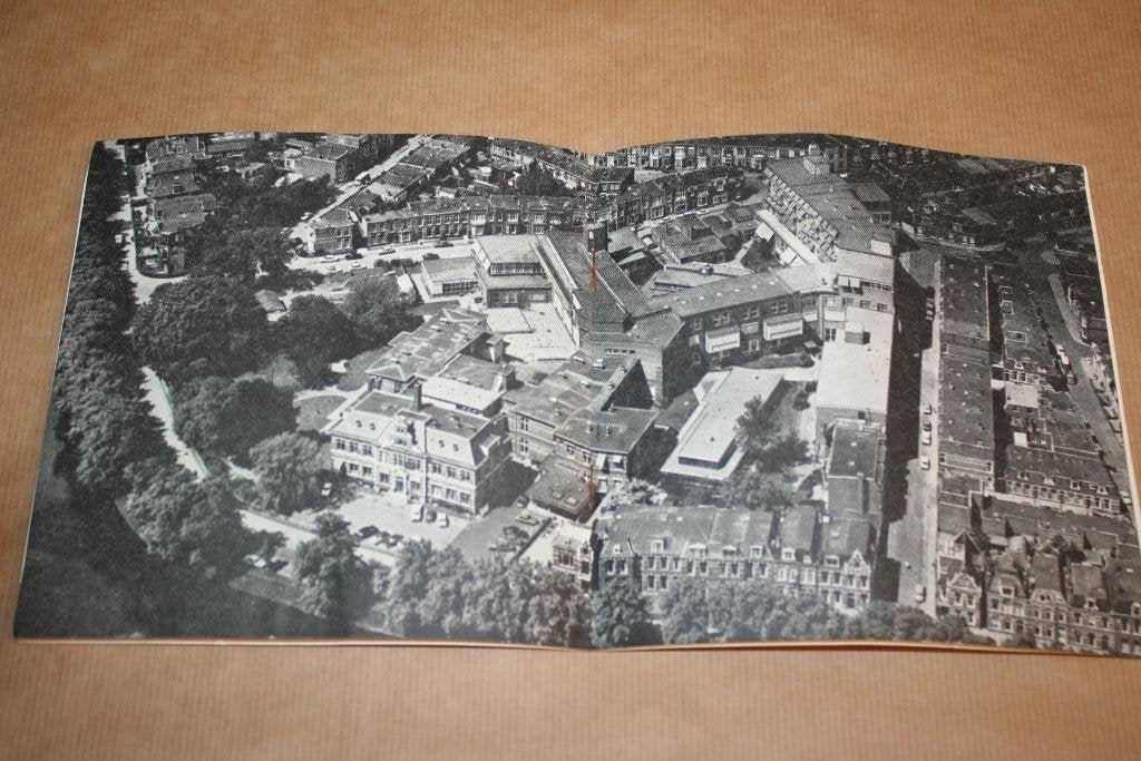 Informatie-uitgave Diakonessenhuis Leeuwarden ca. 1960, Ophalen of Verzenden, Gelezen