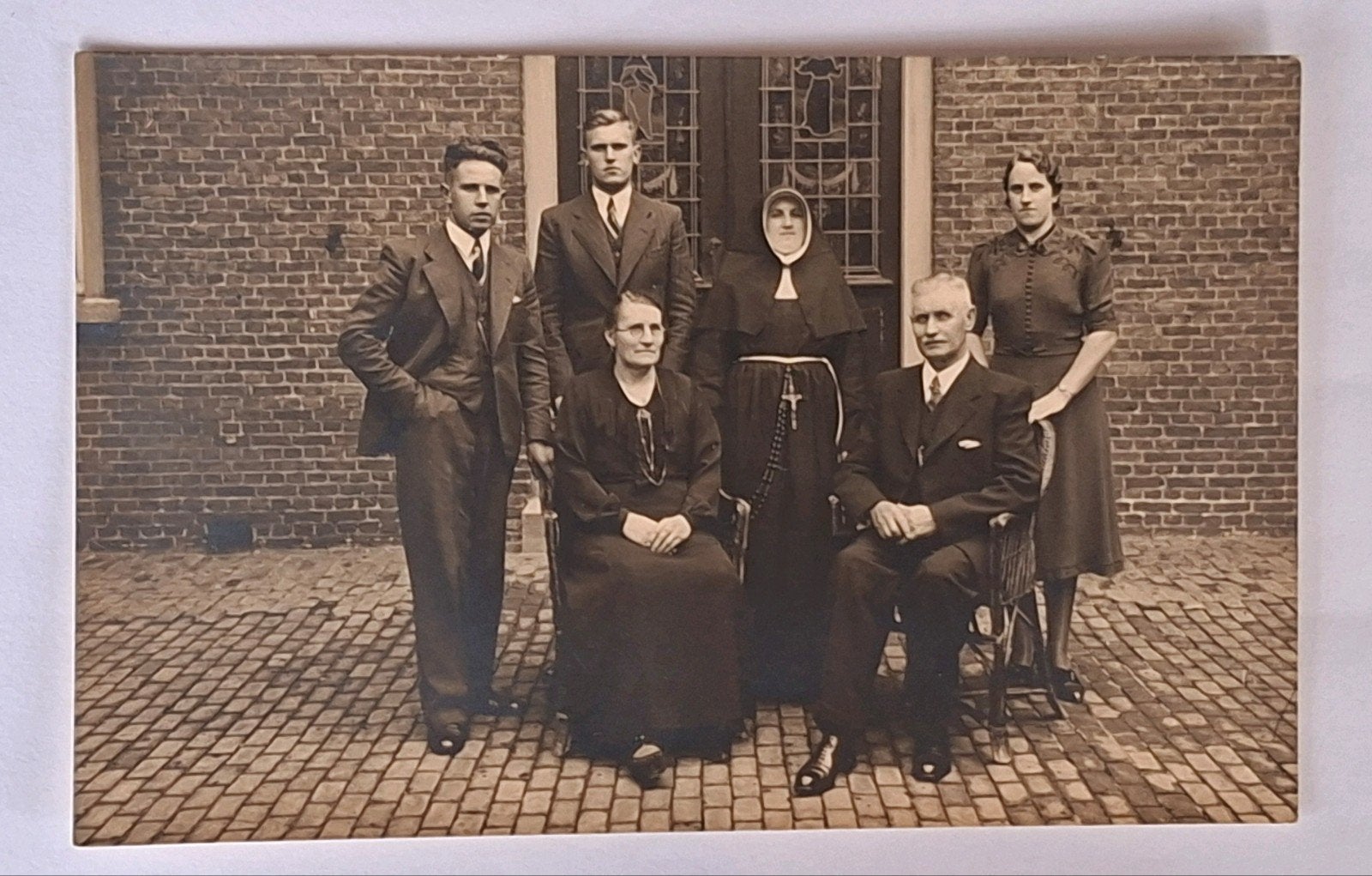 Fotokaart-groepsportret-non-habijt-man-A. Schreurs-Breda, Ophalen of Verzenden, Voor 1940, Overige onderwerpen, Foto