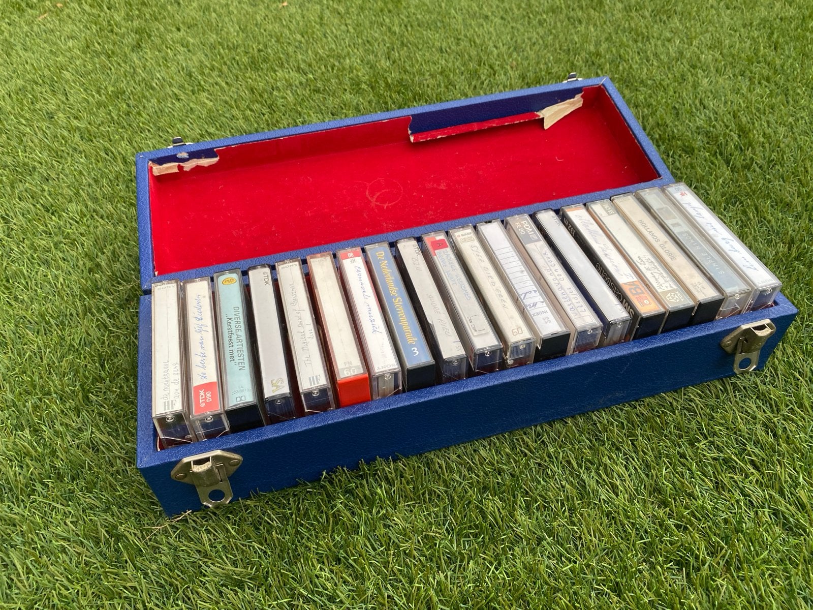 Cassettebandjes met bewaardoos - Diverse genres, Gebruikt, 2 t/m 25 bandjes, Overige genres, Ophalen of Verzenden
