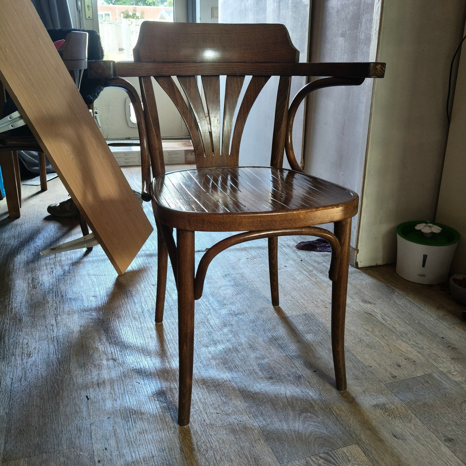 4 stuks Vintage houten stoelen met armleuningen, Ophalen