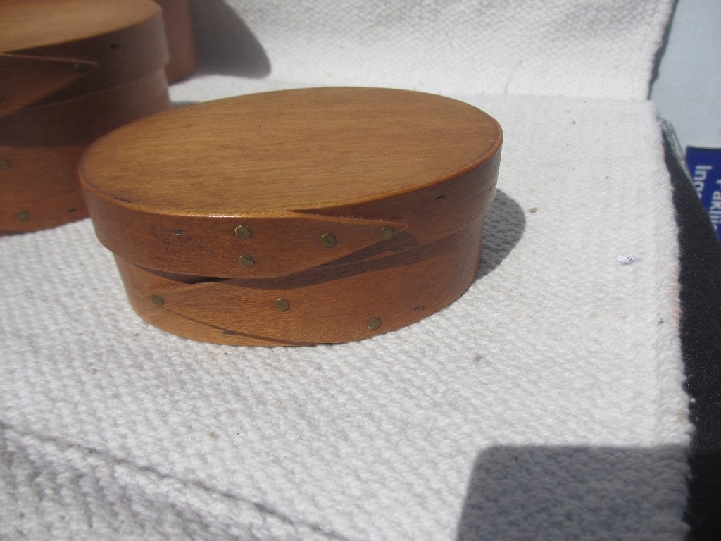 5 Stuks Nesting SHAKERS wooden boxes, Antiek en Kunst, Kunst | Niet-Westerse kunst, Hout, Bruin, Doos, Ophalen of Verzenden