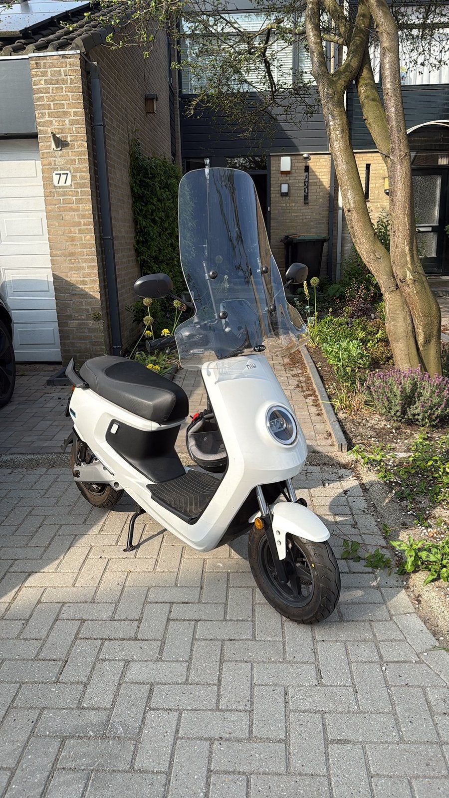 NIU M+ Sport 1700KM + val schade voorvork 2023, Fietsen en Brommers, Snorfietsen en Snorscooters, Ophalen, Zo goed als nieuw, Elektrisch