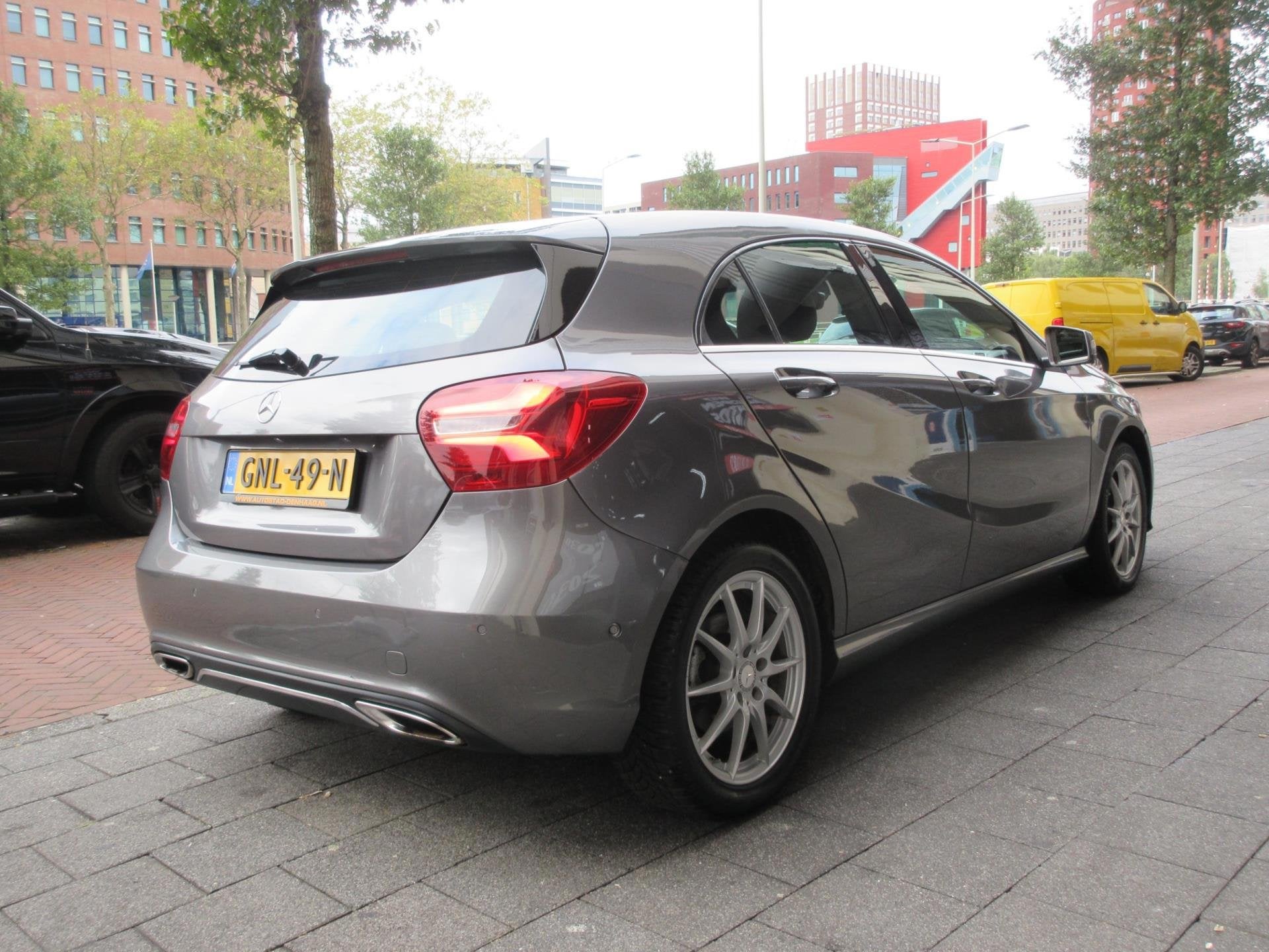 Mercedes-Benz A-klasse 180 Ambition Aut Leer Navi Clima Xeno, Auto's, Gebruikt, 4 cilinders, 122 pk, Lichtsensor
