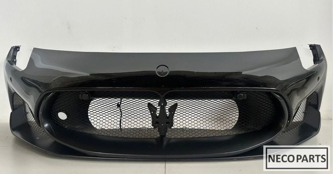 MASERATI MC20 VOORBUMPER ORIGINEEL ALLES LEVERBAAR!!!, Maserati, Gebruikt, -, Voor