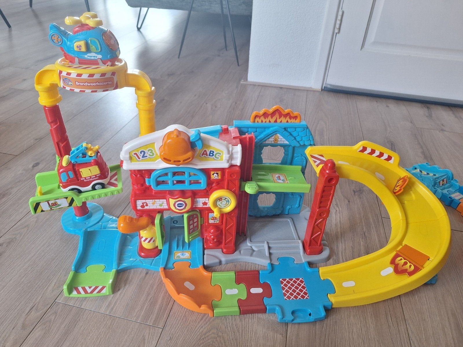 Vtecht Toet Toet auto's brandweerkazerne en garage en extra', Ophalen, Gebruikt, 2 tot 4 jaar