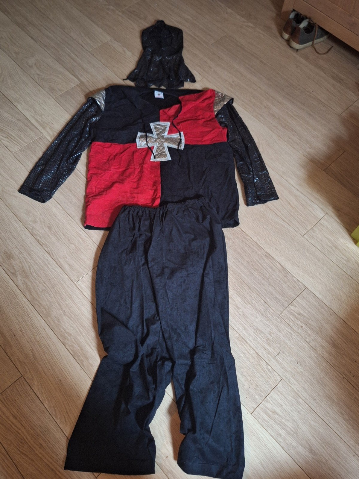 Ridderkostuum voor volwassenen - Zwart/Rood met Kruis, Ophalen of Verzenden, Gebruikt, Pak of Jurk