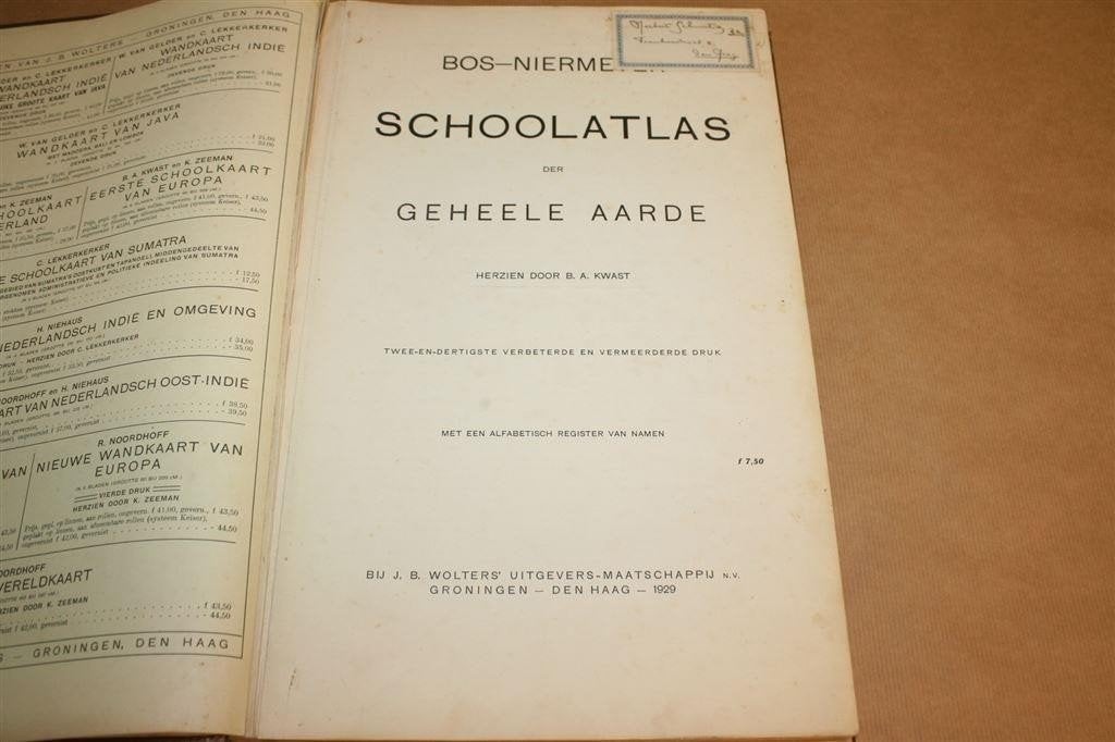 Schoolatlas der Geheele Aarde — Antiek, Bos, 32e dr. 1929, Boeken, Gelezen, Ophalen of Verzenden, Landkaart, 1800 tot 2000