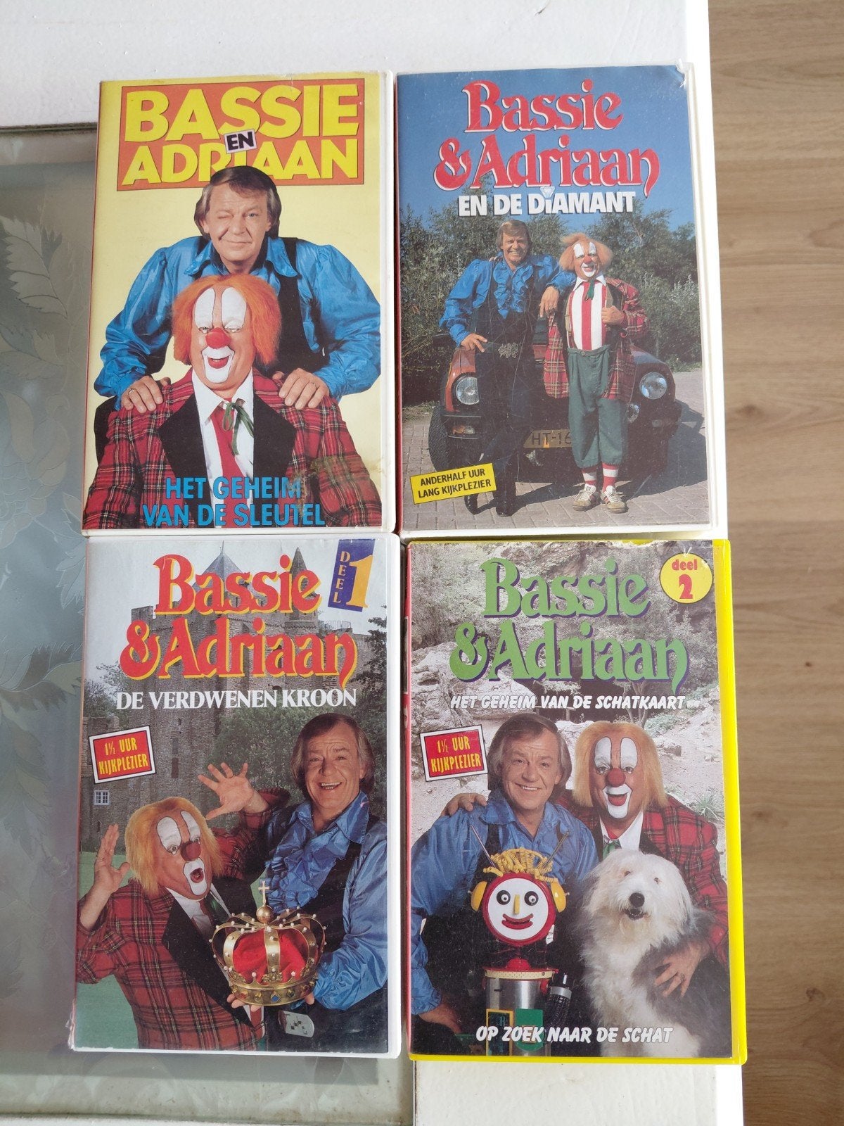 Bassie en Adriaan - 4 Originele Serie VHS CNR - Uniek, Cd's en Dvd's, Ophalen of Verzenden, Gebruikt, Kinderprogramma of -film