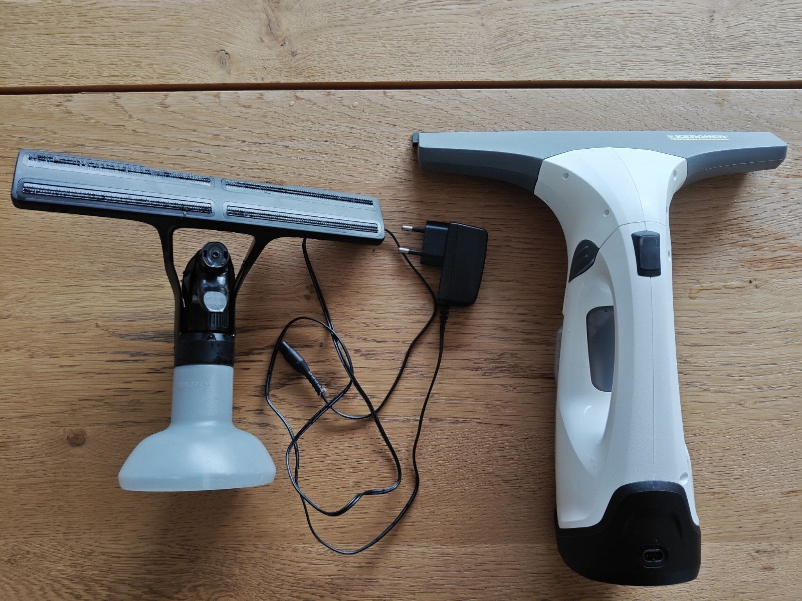 Kärcher WV 2 Raamwisser met Sprayflacon, Huis en Inrichting, Schoonmaakartikelen, Ophalen of Verzenden, Raamwisser of Trekker