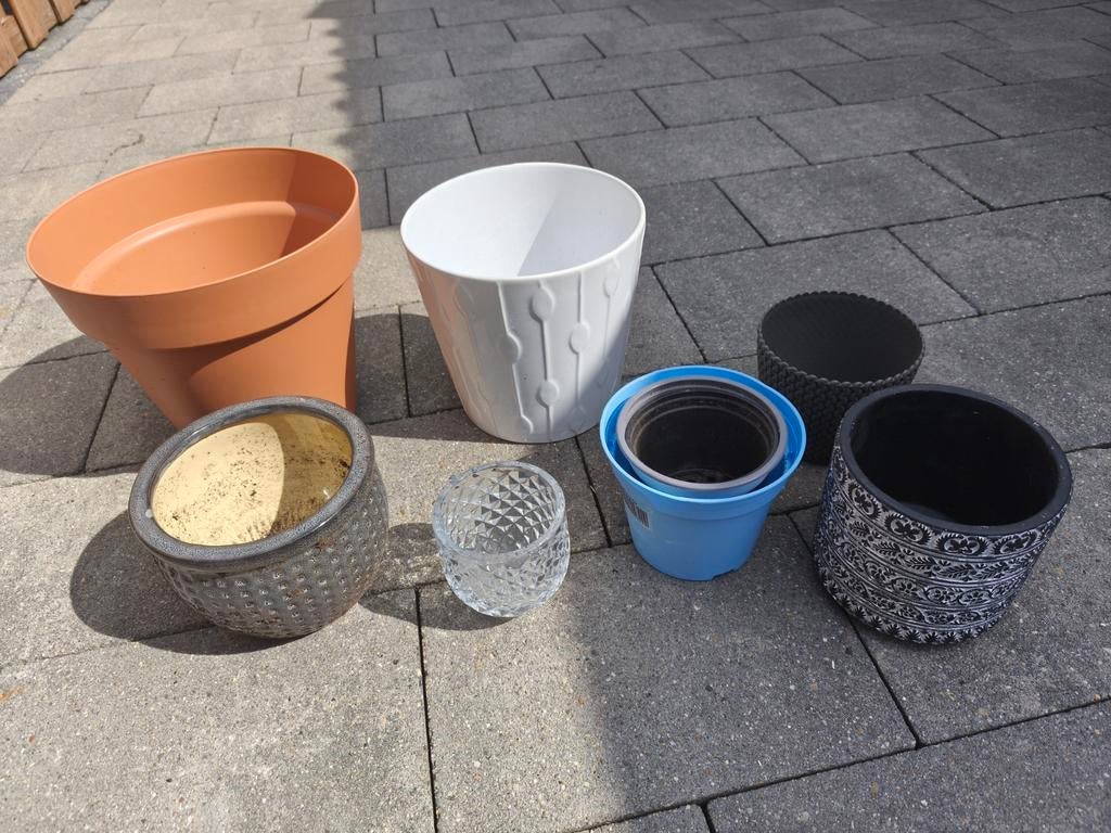 Diverse bloempotten en plantenbakken, Ophalen, Gebruikt, Rond, Balkon