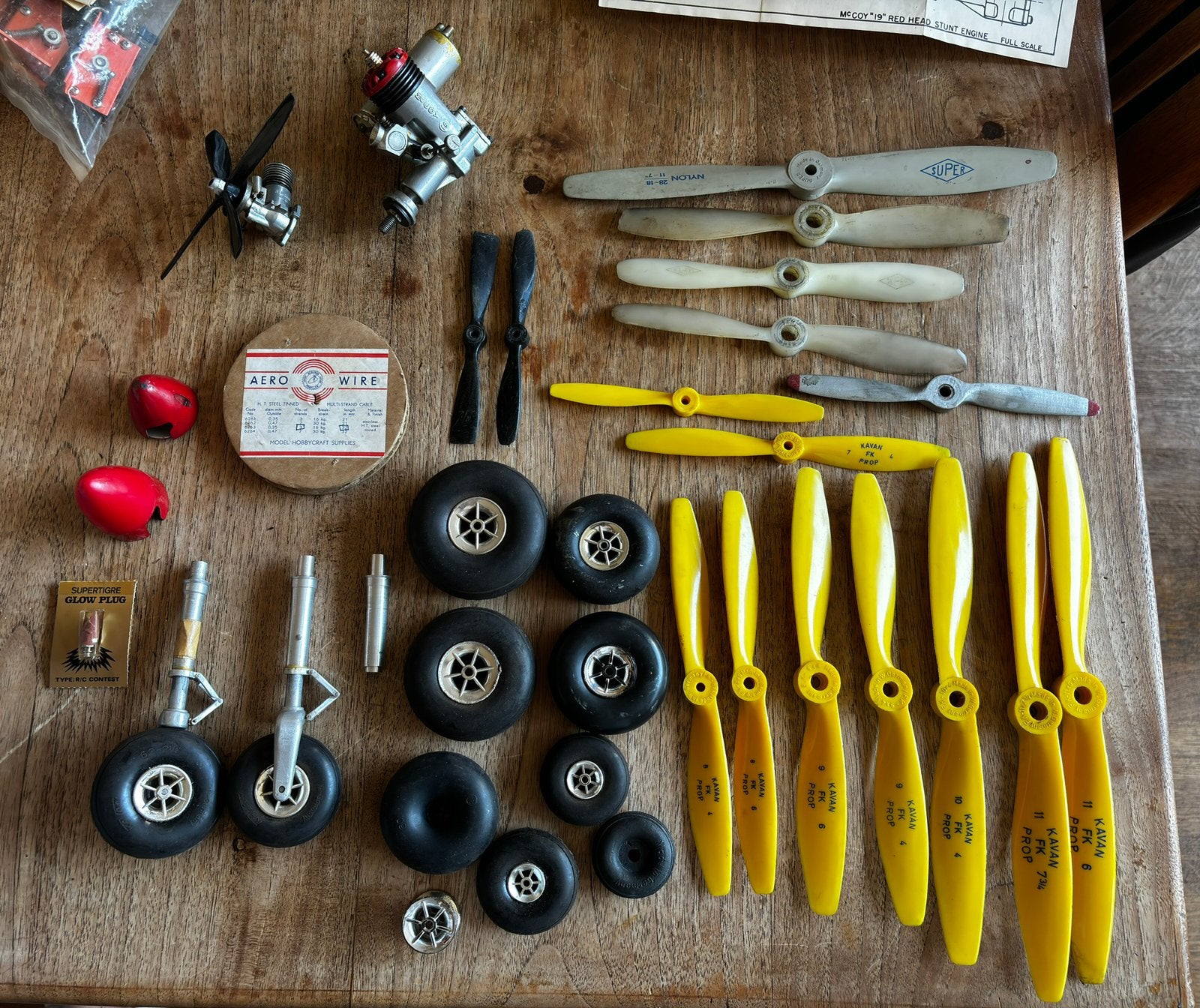 RC vliegtuig onderdelen, motortjes, propellors, etc., Ophalen of Verzenden, Zo goed als nieuw, Benzine