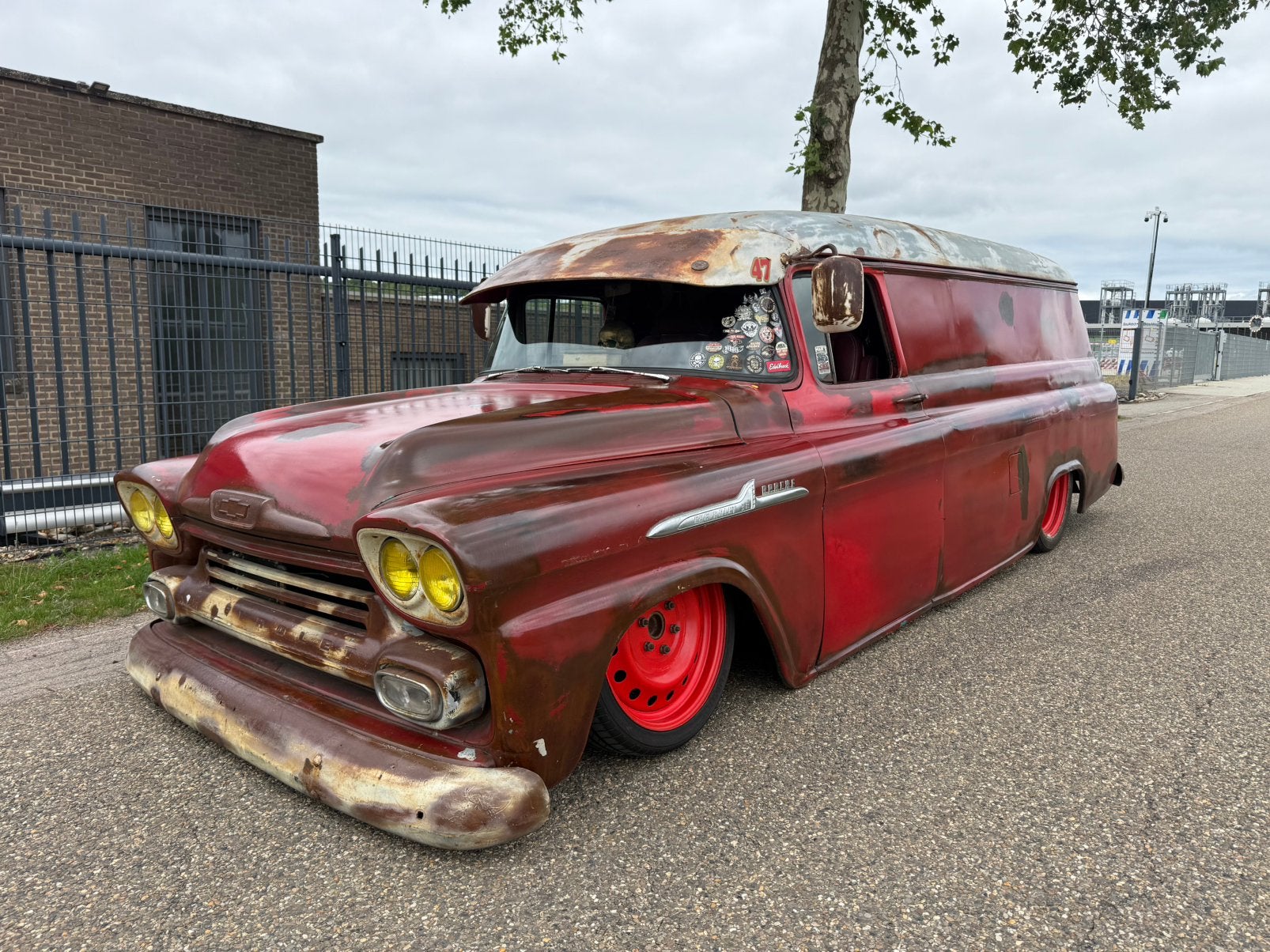 1958 Chevrolet Apache 3800 Panel Van lange versie Airride LS, Auto's, Oldtimers, Automaat, Achterwielaandrijving, Chevrolet, Rood