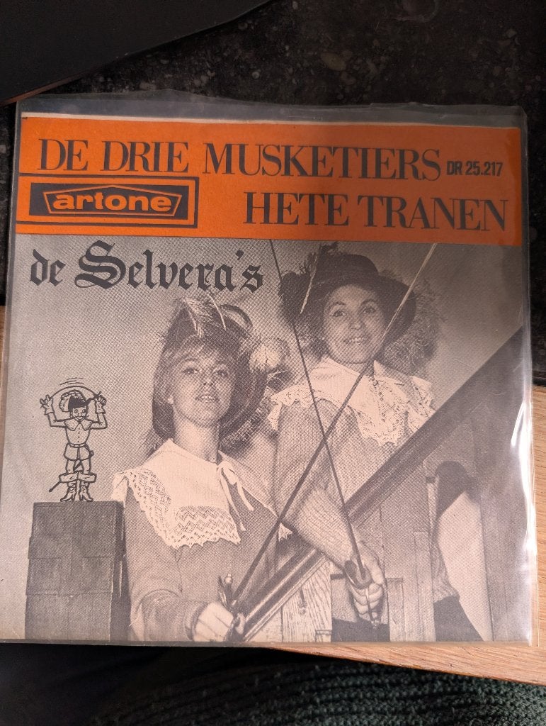 De Selvera's - De drie musketier/ hete tranen, Cd's en Dvd's, Vinyl Singles, Ophalen of Verzenden, Zo goed als nieuw, Nederlandstalig