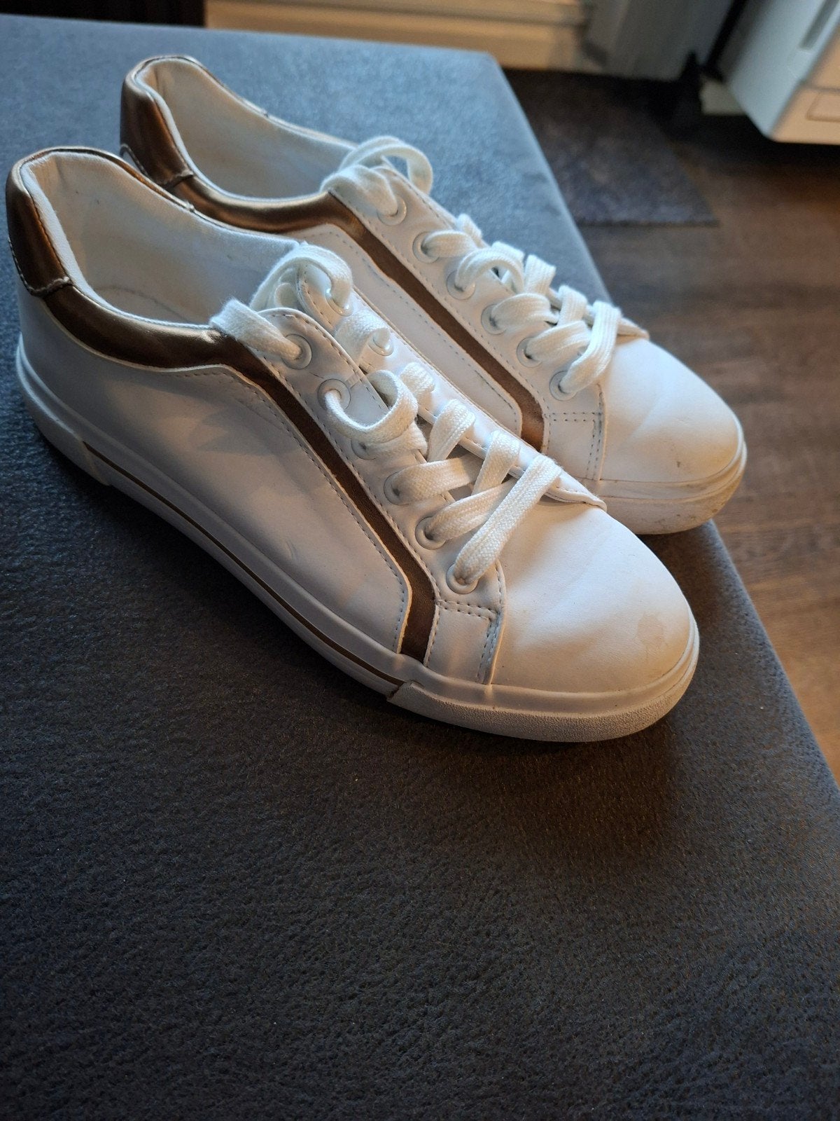 Nieuwe witte sneakers maat 39.Prijs 10.-, Wit, Nieuw, Ophalen of Verzenden, Sneakers of Gympen