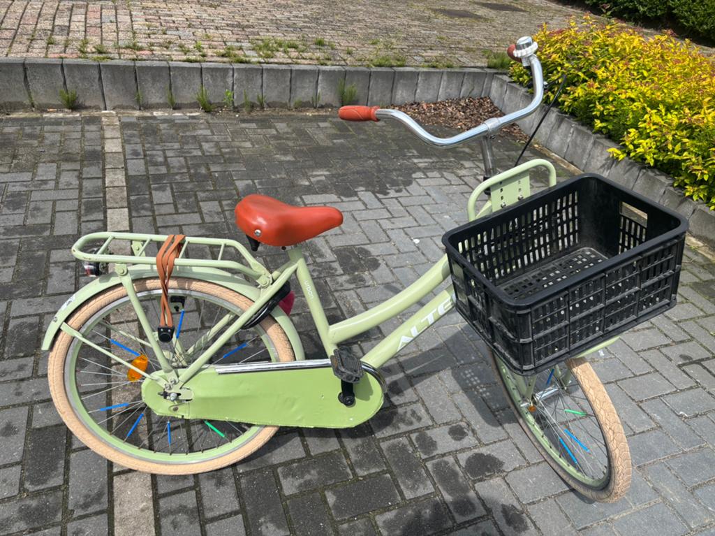 Nette Altec meisjesfiets 24 inch, Ophalen, Terugtraprem, Handrem, Gebruikt