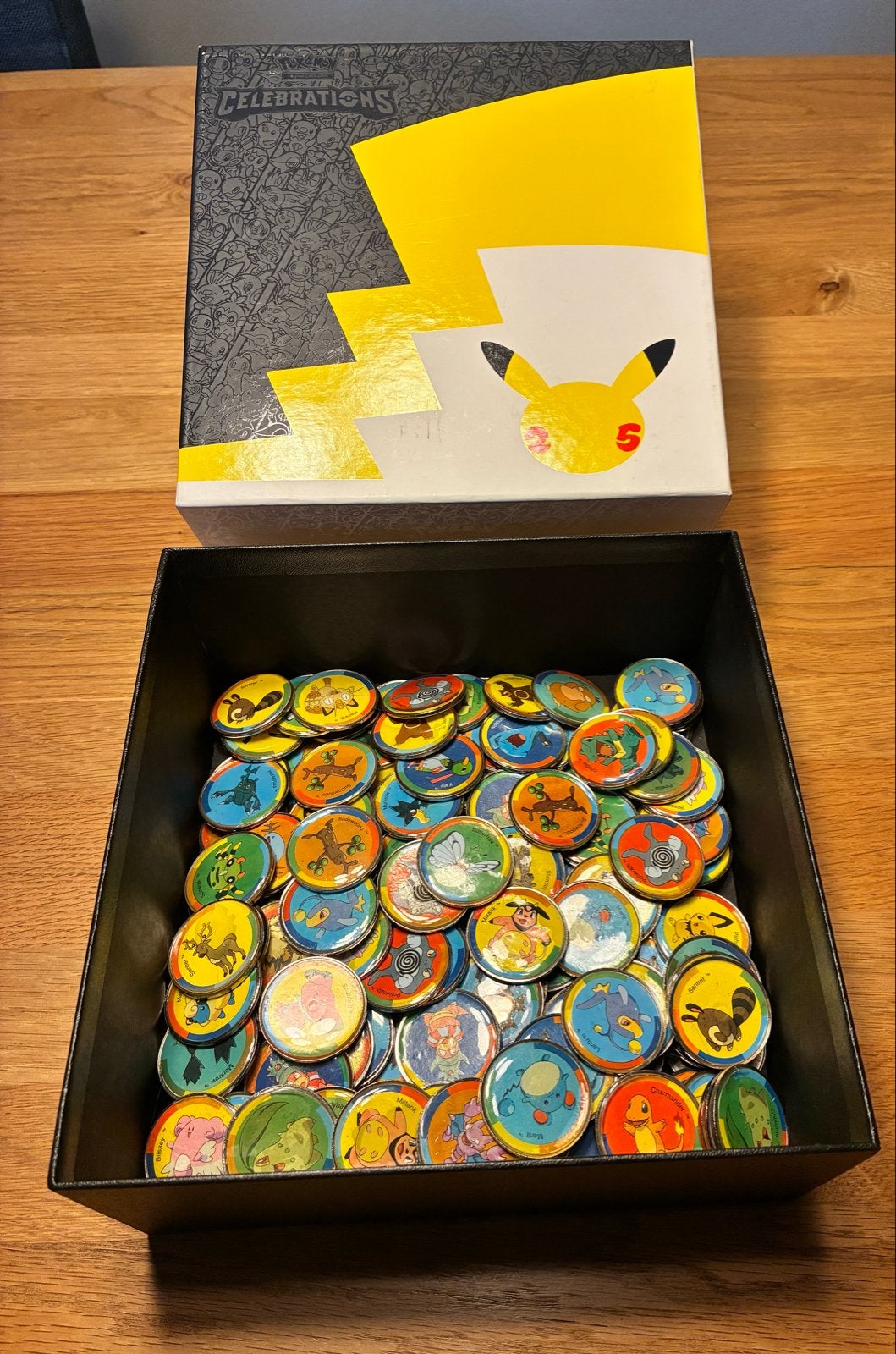 164 Ijzeren Pokémon Munten 2001 in 25-jarig Jubileum Box, Ophalen of Verzenden, Zo goed als nieuw, Overige typen