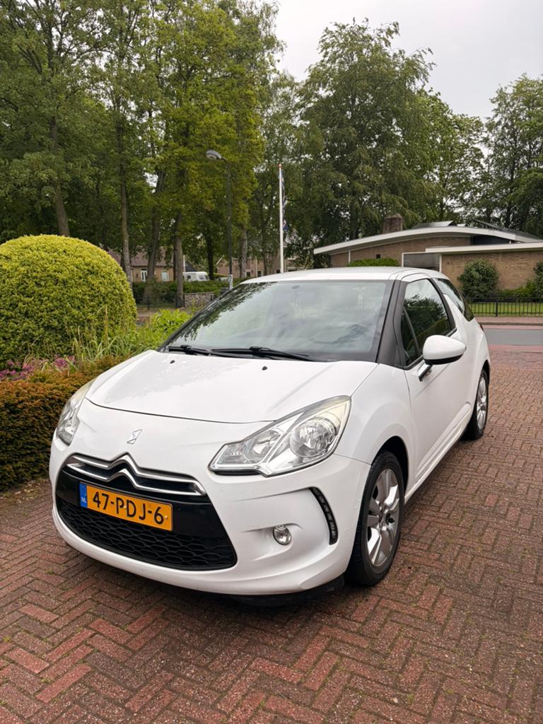 Citroën DS3 1.4 VTI 2011 Wit, Auto's, Voorwielaandrijving, 40 €/maand, Wit, Origineel Nederlands
