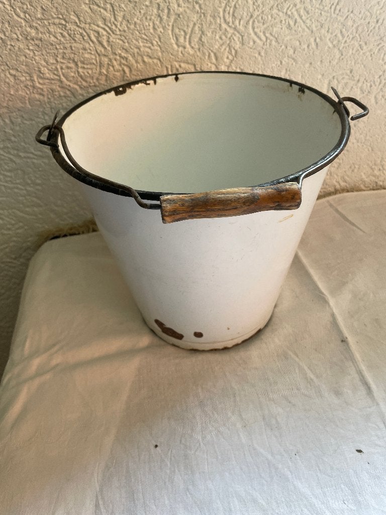 witte emaille emmer, Ophalen