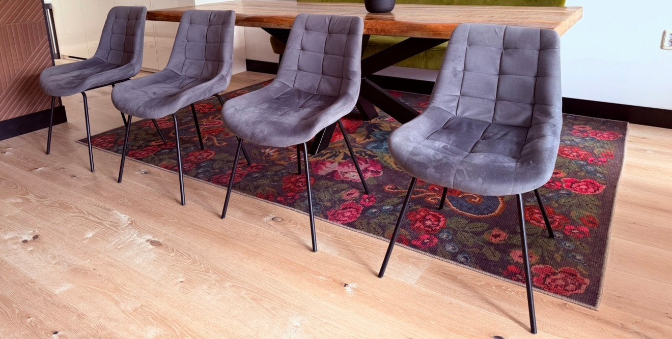 4 grijze velvet eetkamerstoelen, Ophalen of Verzenden, Zo goed als nieuw, Vier, Stof