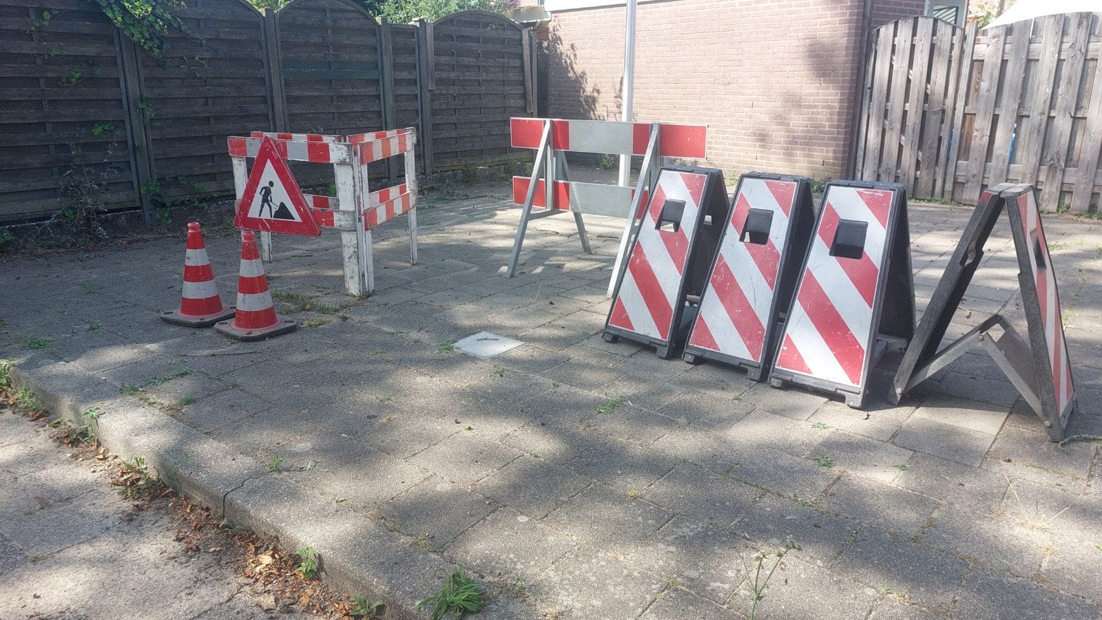Diverse verkeersborden en afzetmaterialen, Doe-het-zelf en Verbouw, Ophalen of Verzenden, Gebruikt, Overige typen, Minder dan 2 meter
