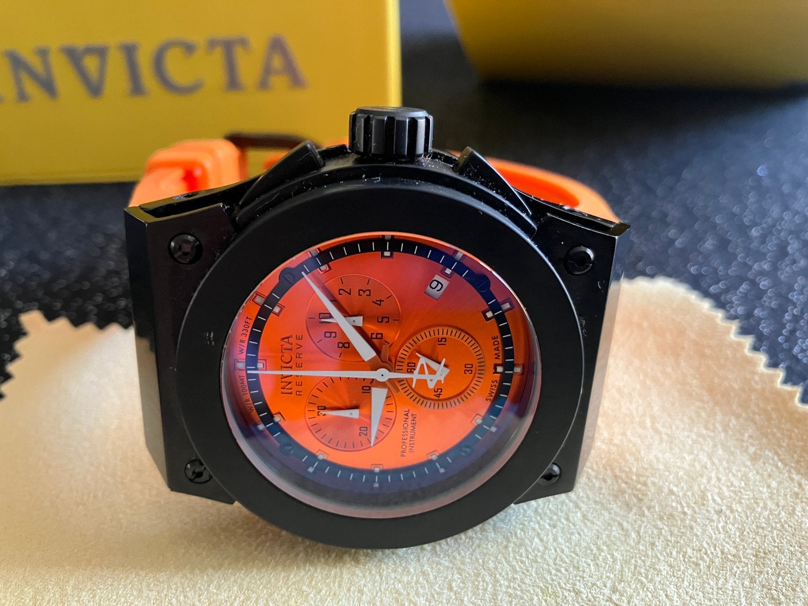 Oranje Invicta Reserve Akula Horloge Holland WK Nederland, Ophalen of Verzenden, Zo goed als nieuw, Oranje, Jongen of Meisje