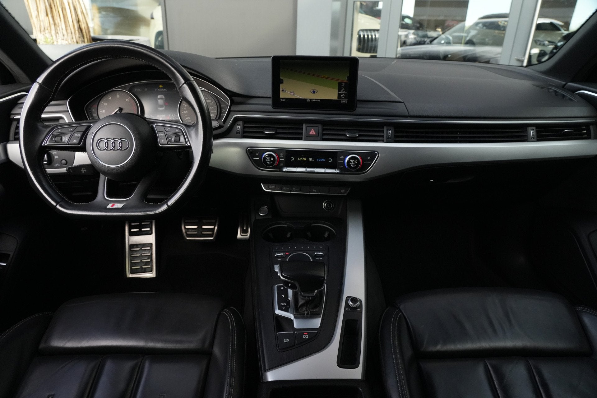 Audi A4 Limousine 1.4 TFSI Sport S line Black Edition | 150, Gebruikt, 150 pk, A4, Zwart